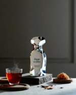 Arabiyat Prestige Marwa Parfumflakon in schräger Perspektive auf hellem Hintergrund