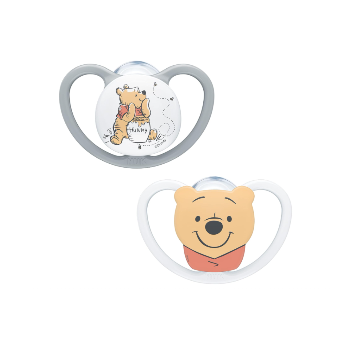Zwei NUK Schnuller mit Bärenmotiv, herzförmigem Schild und transparentem Sauger