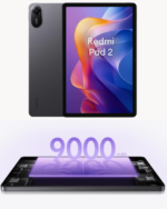 Seitliche Ansicht des Xiaomi Redmi Pad 2 mit USB-C Anschluss, Lautsprechergittern und Kopfhöreranschluss