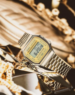 Detailaufnahme Edelstahlarmband Casio Vintage Gold